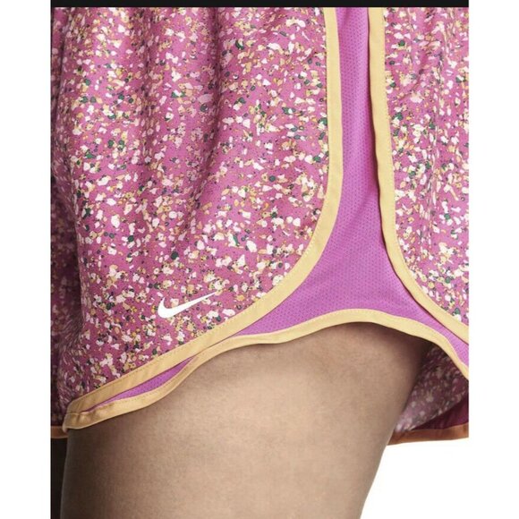 NIKE ICON CLASH TEMPO RUNNING SHORTS WOMEN'S PLUS DD2302-601 FIRE PINK/GOLD 1X - Picture 4 of 12